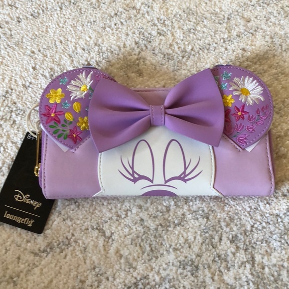 Loungefly Handbags - NWT Loungefly Minnie Mouse Flower Wallet